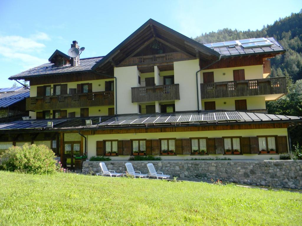 Albergo Nuoitas Forni di Sopra Exterior photo