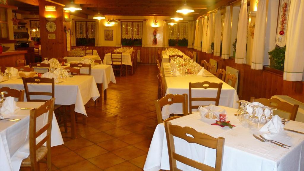 Albergo Nuoitas Forni di Sopra Exterior photo