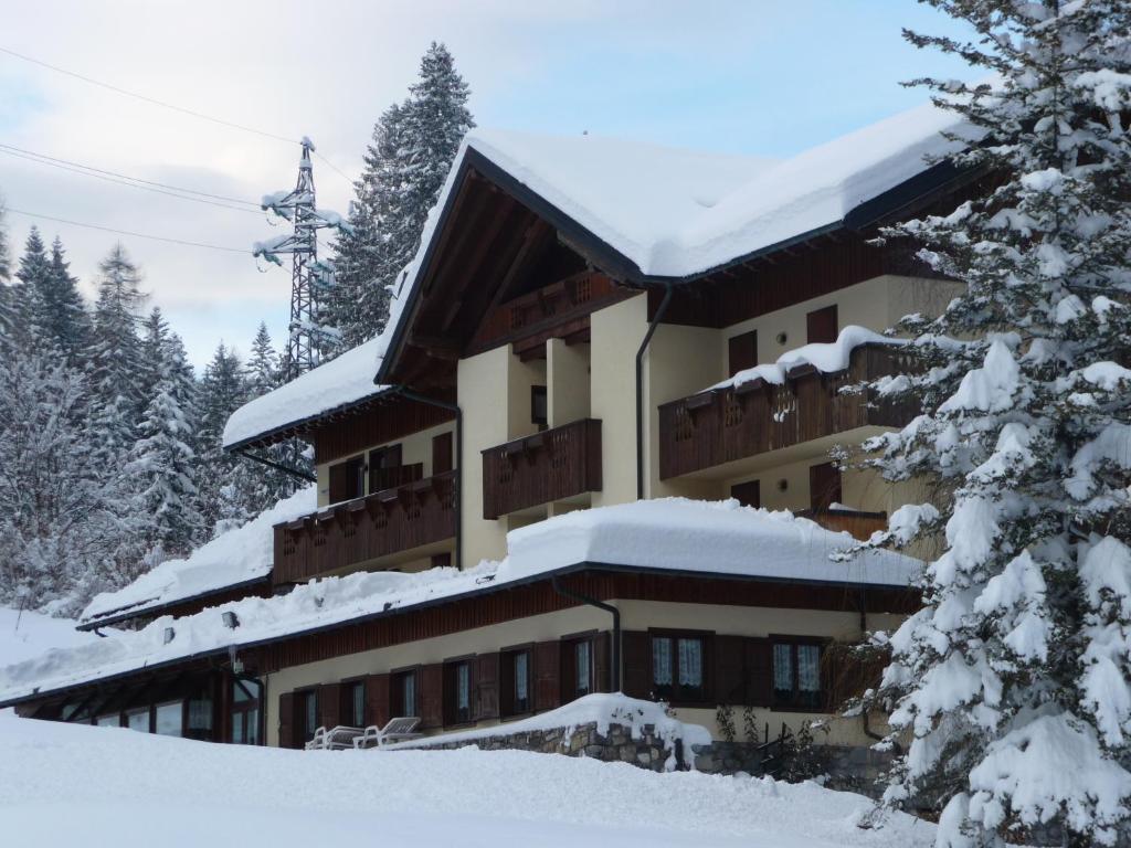 Albergo Nuoitas Forni di Sopra Exterior photo